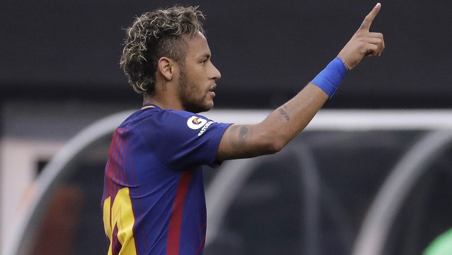 Barcelona-stjernen Gerard Piqué kommer med en mulig offentliggørelse af Neymars fremtid. Foto: AP/Julio Cortez.