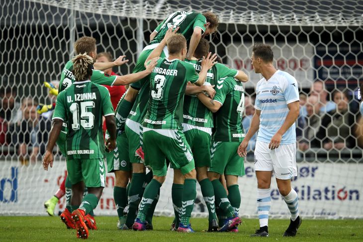 OB-jubel efter en scoring af Anders K. Jacobsen. 2-0 sejrede fynboerne i Helsingør. Foto: ritzau/Jens Dresling