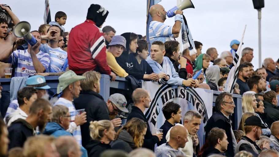 Det var ikke alle, der betalte for at få adgang til Helsingør Stadion mandag aften (Foto: Jens Dresling)
