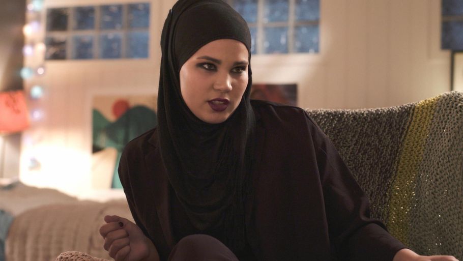 Karakteren Sana fra den norske tv-serie SKAM giver et nuanceret billede af en ung muslimsk kvinde med tørklæde. Foto: NRK