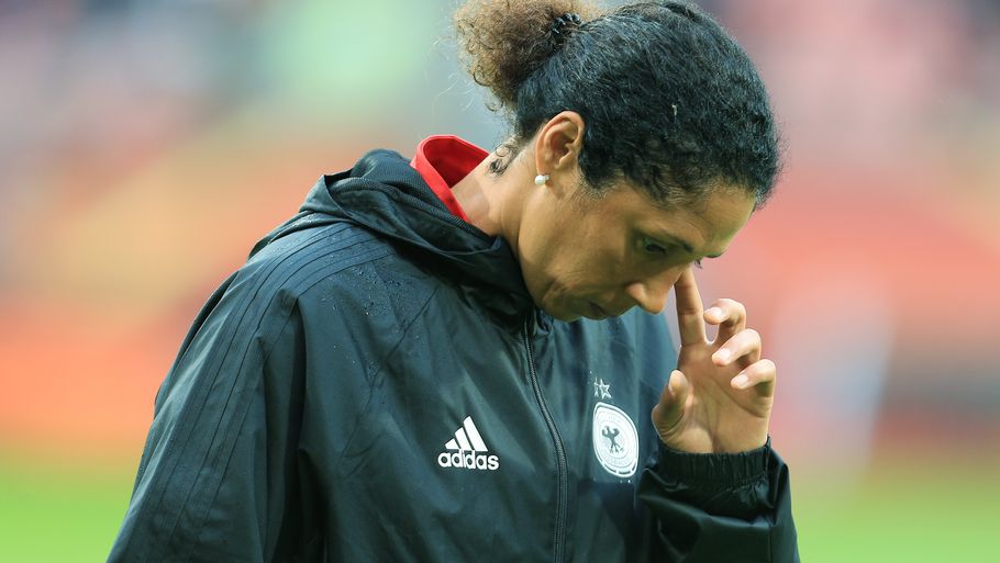 Der var tårer og skuffelse fra den tyske landstræner i kvindefodbold, efter favoritterne sensationelt blev besejret af Danmark i EM-kvartfinalen. Foto: All Over Press.