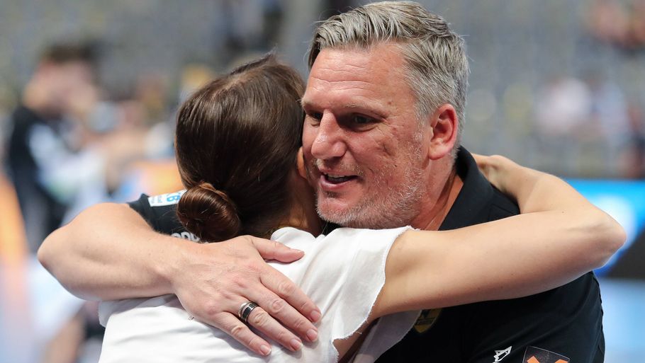 Nikolaj Jacobsen og Jennifer Kettemann jubler over mesterskabet i sidste sæson - i år er der ikke meget at grine af. Foto: All Over Press