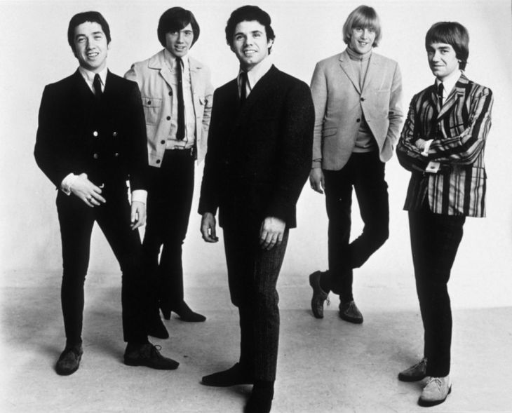 Hitgruppen The Easybeats i 1965 med George Young, der blev født i Skotland, yderst til venstre. Foto: All Over