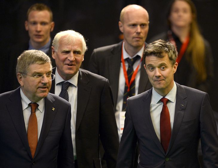 IOC-præsident Thomas Bach til venstre har arbejdet hårdt for at få Rusland tilbage i varmen. Kronprins Frederik har ingen kommentarer, mens DIF formand Niels Nygaard, bag ved Bach, menes at støtte WADA's beslutning. Foto: Lars Poulsen 