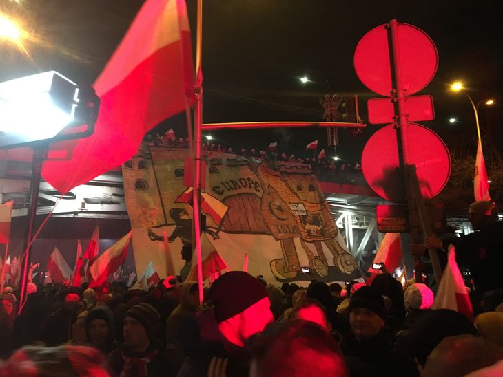 Polske højreradikale buldrer mod flygtninge fra Mellemøsten med hadsk symbolik. Foto: Nicklas Clausen