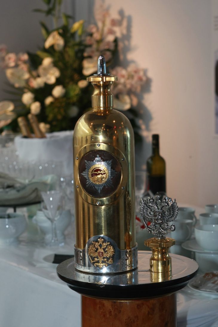 Det er denne flaske, der er blevet stjålet. En Russo Baltique i guld og sølv. Foto: Leonard F. Yankelovich