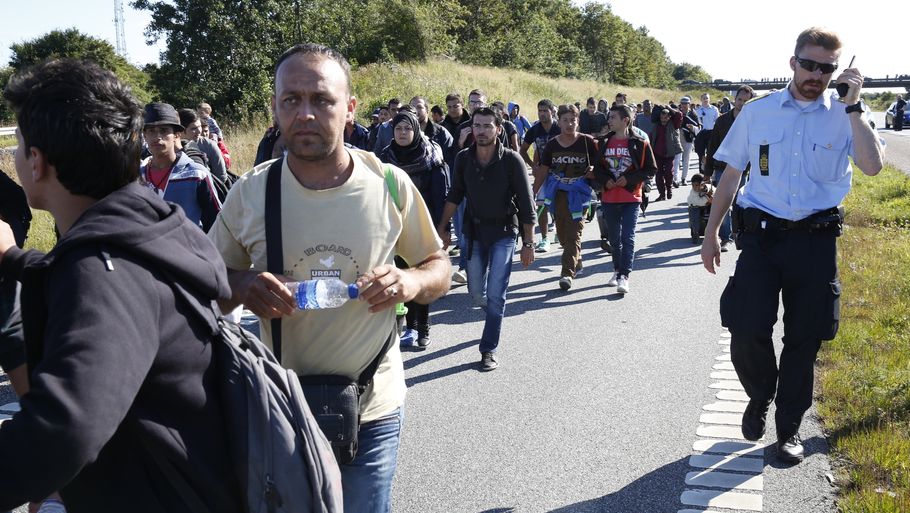 300 flygtninge på vej ind i Danmark på den sønderjyske motorvej i 2017.