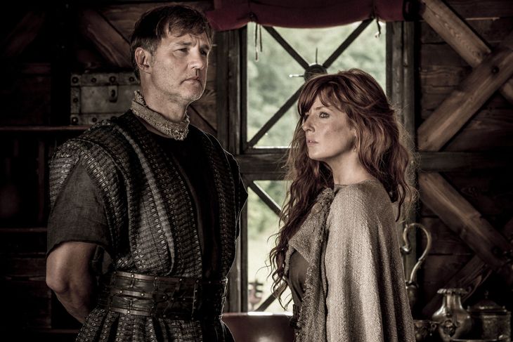 David Morissey i rollen som den romerske hærfører Aulus ses her sammen med Kelly Reilly, der spiller rollen som prinsesse Kerra. (Foto: HBO Nordic)
