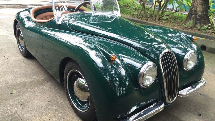 Denne klassiske Jaguar kostede kun 250.000 kroner på auktion. Til gengæld kan den også kun køre 50 km/t. Foto: RM Sothebys