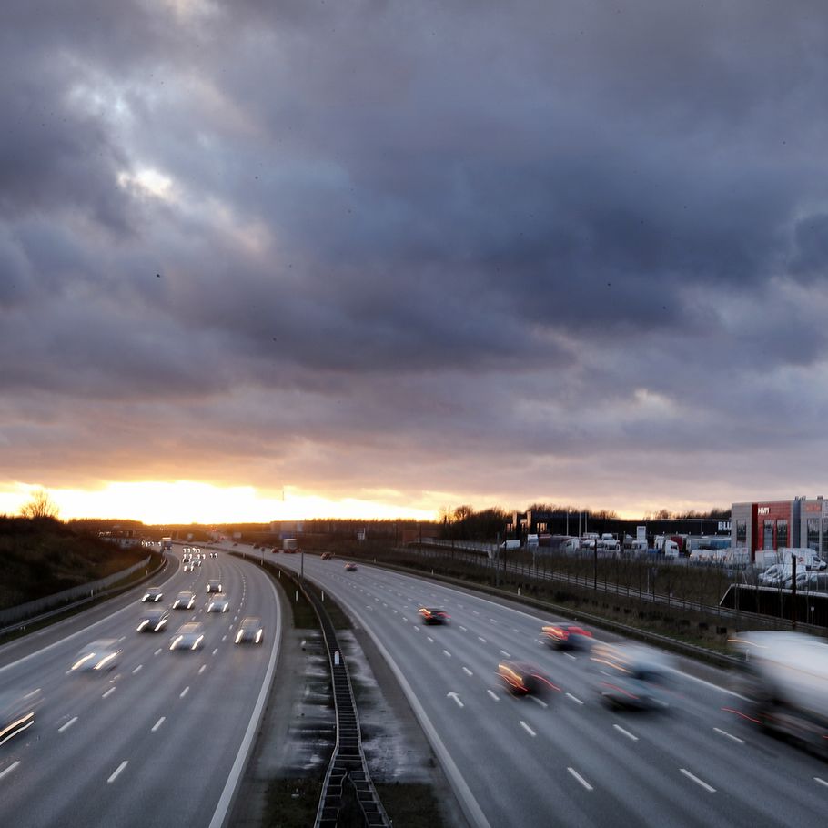 Vær forsigtig Forudsætning offentliggøre Må man køre med langt lys på motorvejen? Her er svaret – Ekstra Bladet