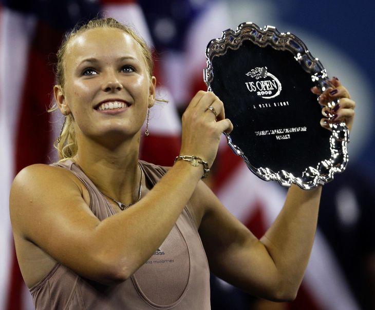 Clijsters var for svær for Caroline i 2009. Her poserer hun med trofæet for andenpladsen i US Open. Foto: AP