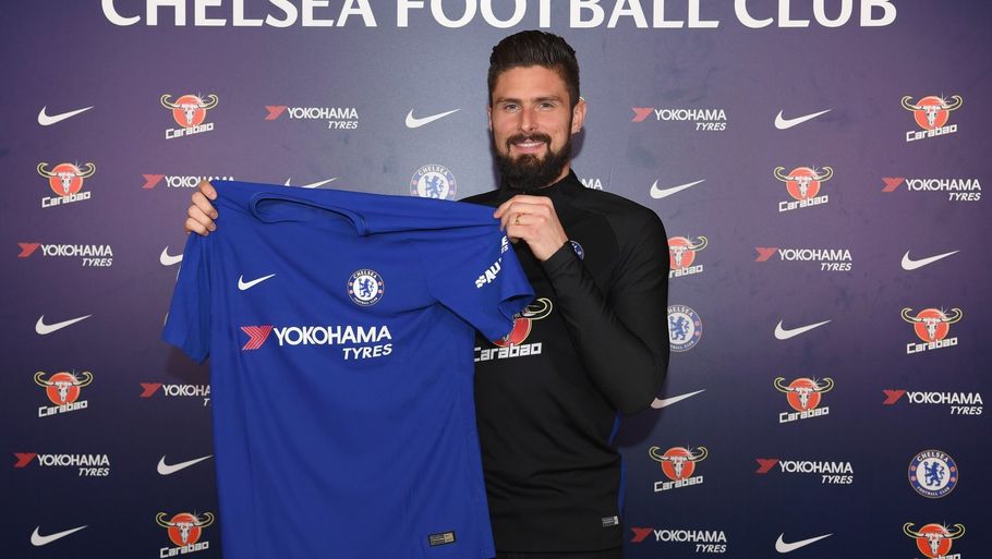 Olivier holder Chelsea-trøjen op som synligt bevis, at han skifter til lokalrivalerne. PR-foto