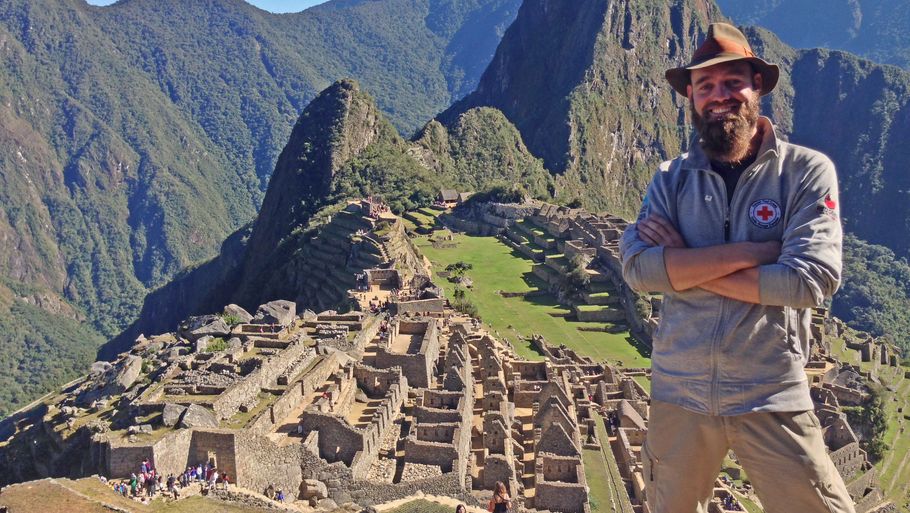 39-årige Torbjørn Pedersen planlægger at besøge alle lande i verden uden at flyve. Her er han ved Machu Picchu i Peru. Privatfoto