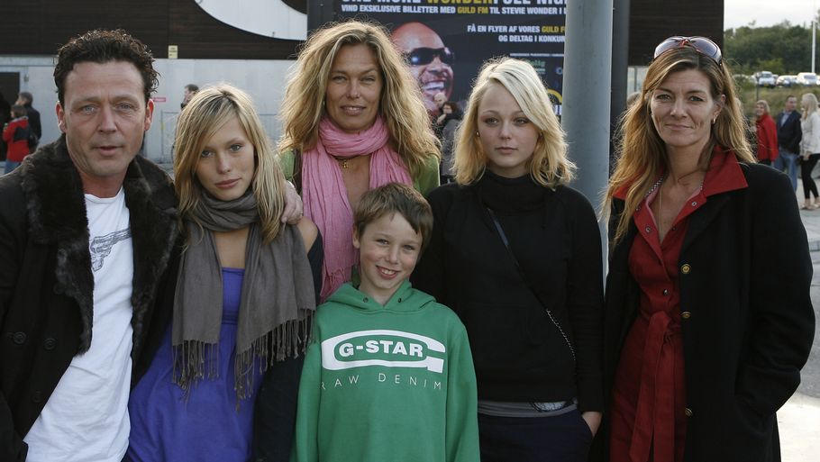 Familien Helmig/Toft Simonsen med venner før en koncert med Stevie Wonder i Aalborg anno 2008 - Hugo er i grøn trøje. Foto: Rene Schütze
