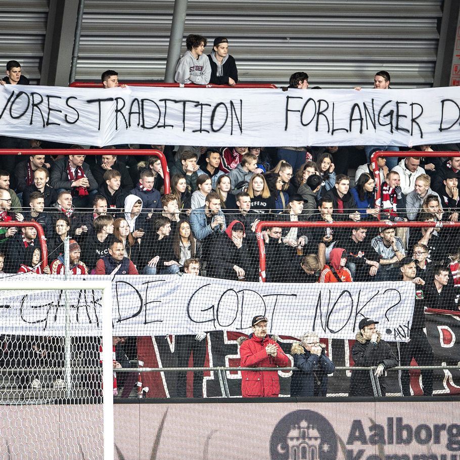 Kæmpe protest under Superliga-triumf Vrede fans stjal billedet billede
