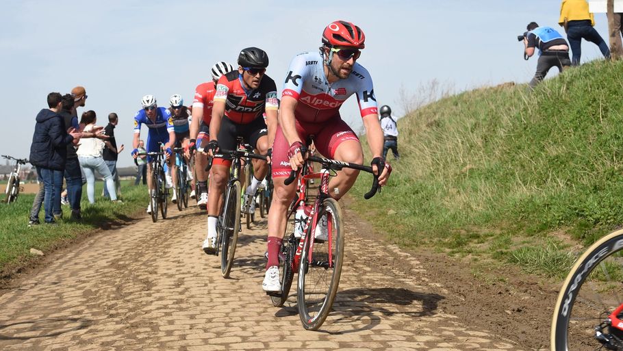 Marco Haller har normalt rigtig god fart i cyklen - nu står den på adskillige måneders pause. Foto: All Over Press