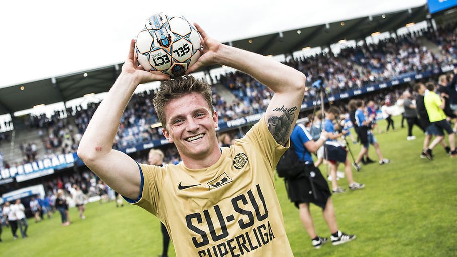 Anders Dreyer nåede fire superligakampe for Esbjerg. Nu går turen til England.