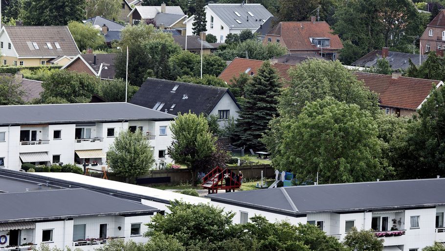 Så kværner skattemøllen igen for boligejerne. Det er slut med de sidste par års skattestop på grundskylden. Foto: Jens Dresling