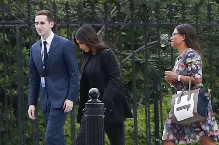 Kim Kardashian havde i sidste uge et timelangt møde med Trump og hans rådgivere. I dag blev den 63-årige livstidsdømte Alice Johnson benådet og sat på fri fod. Foto: AP