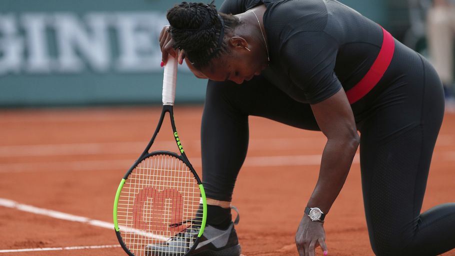 Serena Williams i fantom-dragten, der vækker opsigt. Foto: AP
