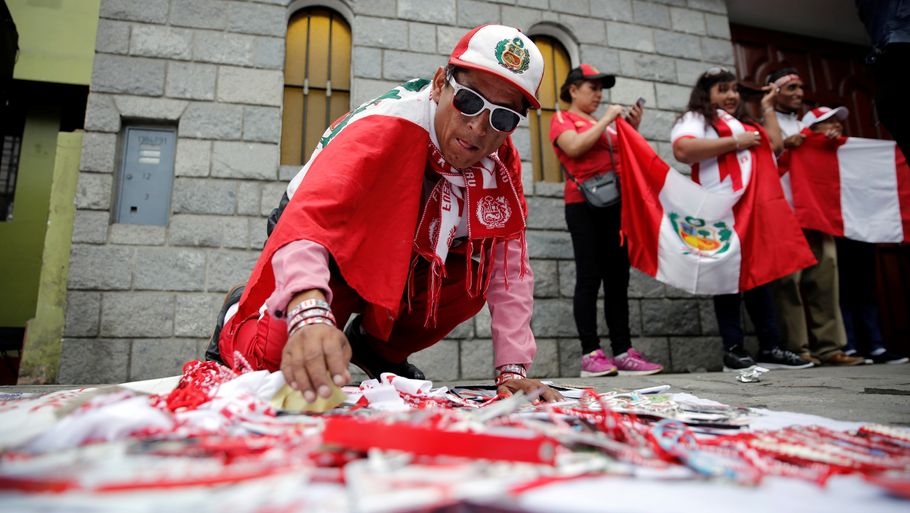 Der er fodboldfeber i Peru, der er med ved VM for første gang siden 1982. Foto: Ritzau Scanpix via Reuters/Janine Costa