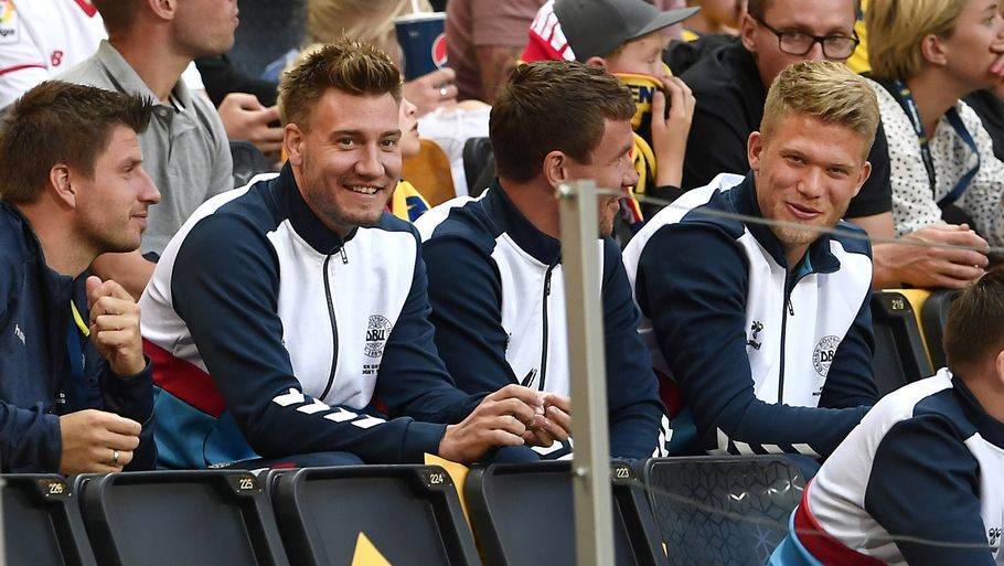 Bendtner og Bjelland er sorteret fra til VM, men har nu lavet en video, hvor de slår lange afleveringer som tegn på, at de er klar. Foto: Lars Poulsen