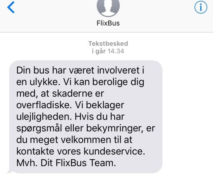 Busselskabet sendte denne sms ud til passagererne, som var med i en af de to implicerede busser. Mobildump: Kia Lilballe
