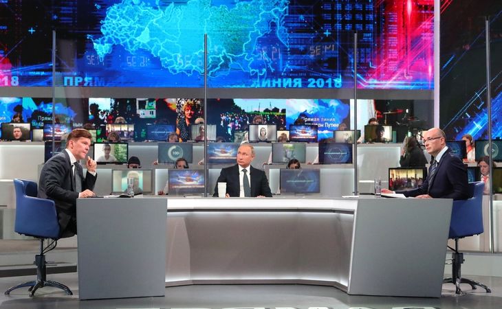 7. juni afholdt Putin sit årlige show, hvor russerne kan ringe til ham og få svar på deres bekymringer. Foto. All Over Press
