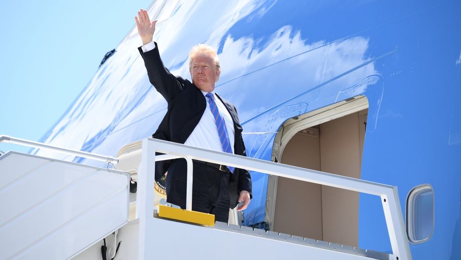 Lørdag gik Donald Trump ombord på sit fly i Canada, hvor han har været til møde med de andres statsledere i G7-landene. Nu går turen mod Singapore og det nordkoreanske topmøde. Foto: Saul Loeb/Ritzau Scanpix