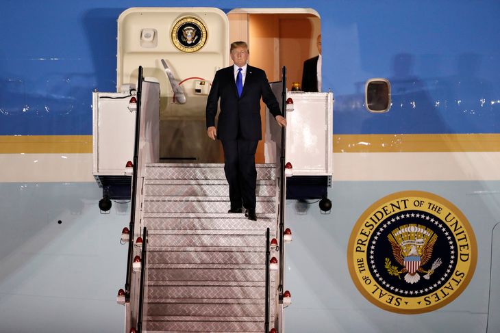 Donald Trump ankom i Air Force One søndag. Foto: AP