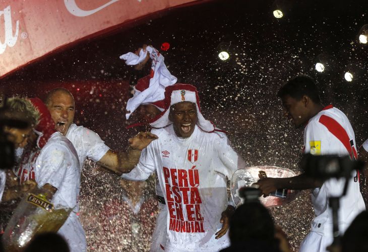Der blev festet igennem, da Peru sikrede sig VM-biletten. Foto: AP/Rodrigo Abd