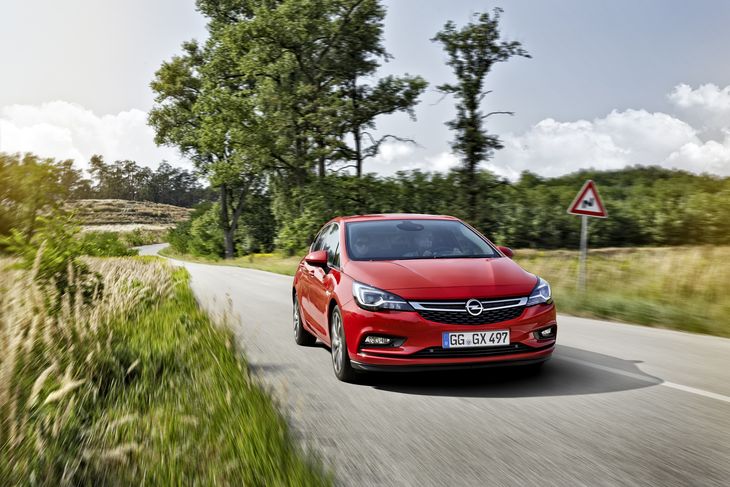 Opel Astra er næsten lige så billg at eje pr. dag som en tur på Bakken nord for København. Foto: Opel