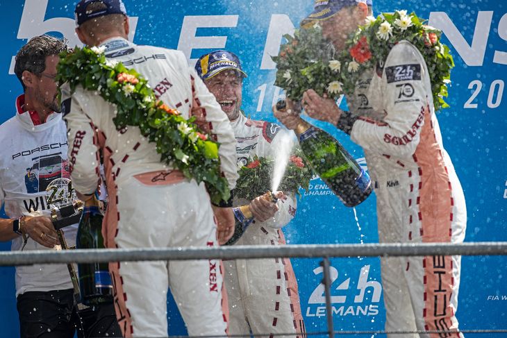 Michael Christensen i midten skal også i årets Le Mans køre sammen med Kevin Estre, Frankrig og Laurens Vanthoor, Belgien, altså vinderholdet fra 2018-udgaven. Foto: Jan Sommer