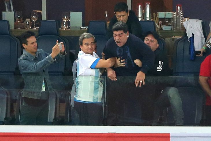 Diego Maradona havde en begivenhedsrig aften tirsdag. 
