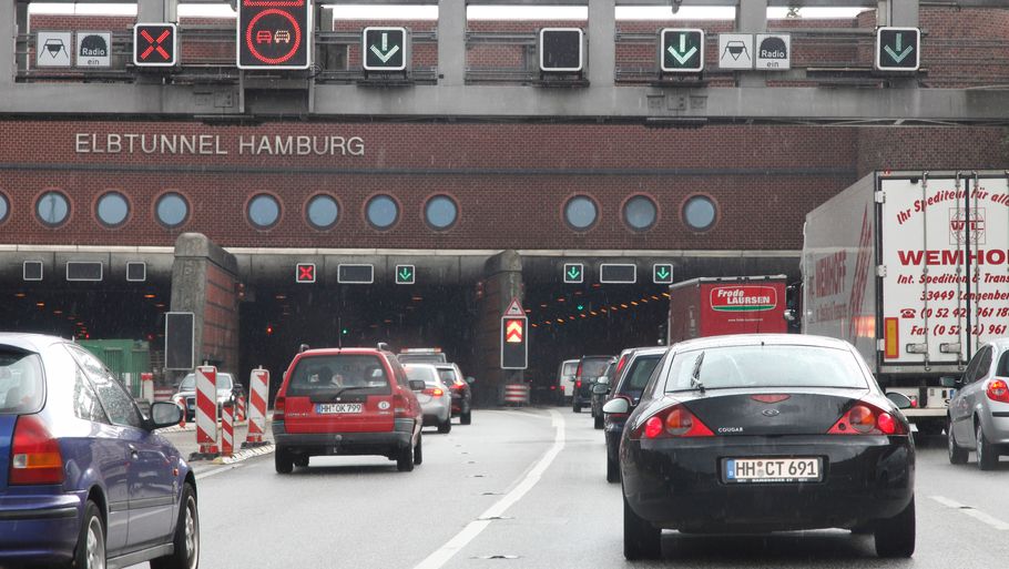 I to døgn i juli bliver det umuligt at passere Elbtunnel ved Hamborg. Foto: All Over Press