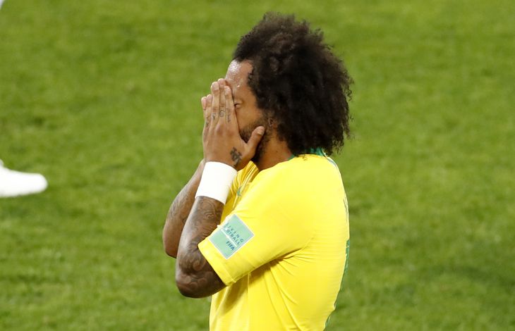 Marcelo skjuler sit grædende ansigt. Foto: AP