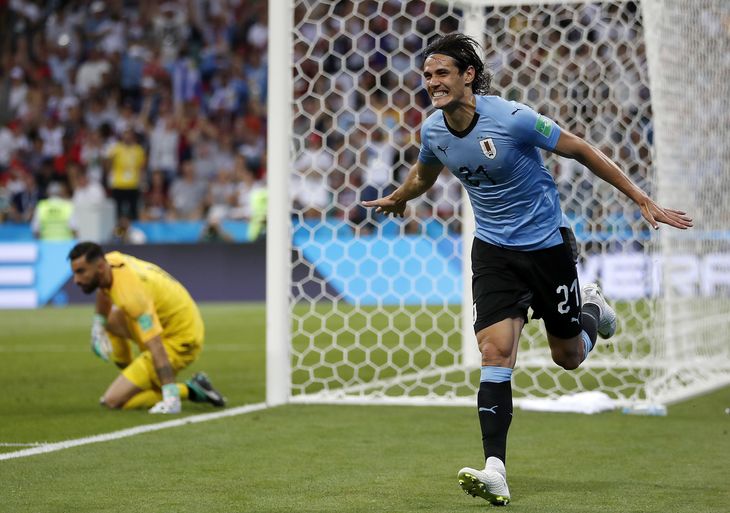 Cavani bragte Uruguay på 1-0 og 2-1. 