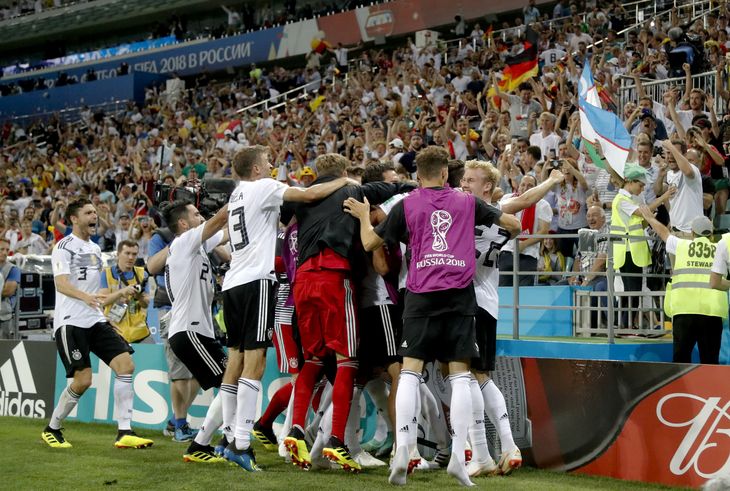 Et sjældent foto fra dette VM - tysk jubel. Foto: AP