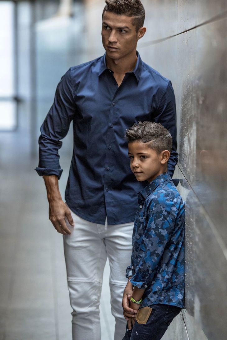 Cristiano Ronaldo med sønnen. Foto: All Over