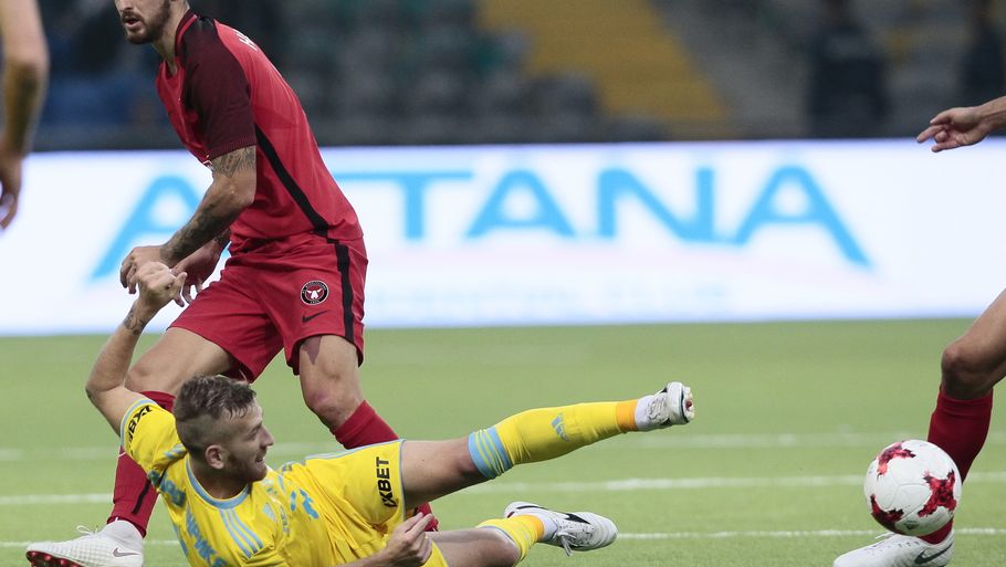 Kian Hansen og FCM tabte 2-1 i Astana på et sejrsmål langt inde i overtiden (Foto: Scanpix)