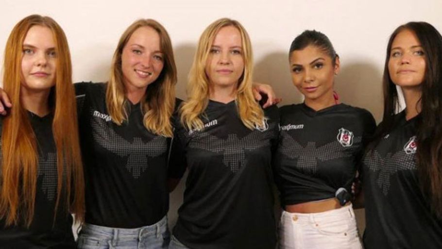 Disse fem kvinder skal nu tørne ud for den tyrkiske storklub Besiktas. Foto: