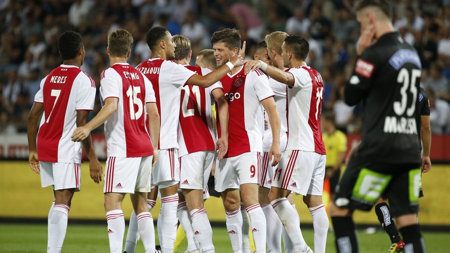 Klaas Jan Huntelaar og Ajax jubler efter stjernens scoring. Foto: AFP
