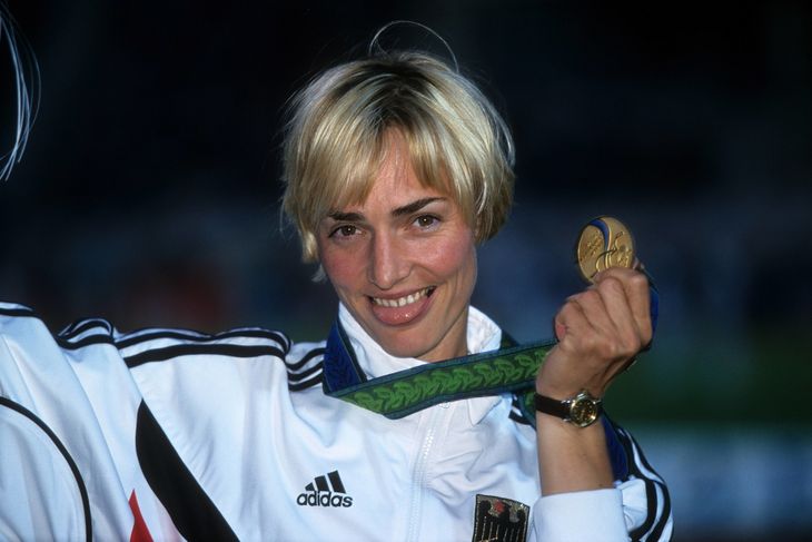 Drechsler med EM-guldet 1998 - en af hendes mange guld-medaljer ved EM, VM, og OL. Foto: All Over