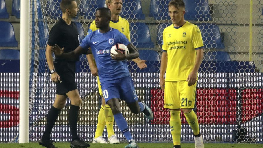 Mbwana Samatta tyrede Brøndbys Europa League-drømme i sænk med sit hattrick for Genk. Foto: AP Photo/Olivier Matthys