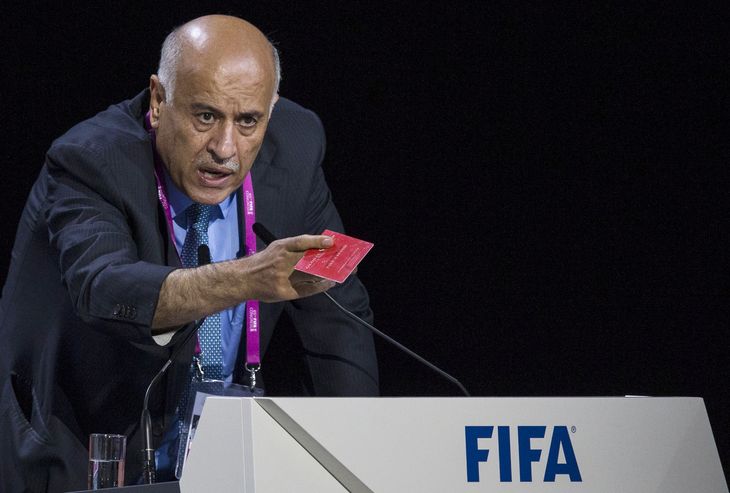 Jibril Rajoub på talerstolen i FIFA-regi. Foto: Patrick B. Kraemer/AP