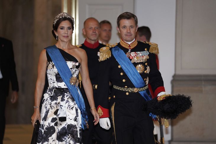 Kronprinsesse Mary og kronprins Frederik deltog i sidste uge ved festlighederne, da den franske præsident Emmanuel Macron og hustruen Brigitte Macron var på officielt statsbesøg i København. Foto: Martin Sylvest