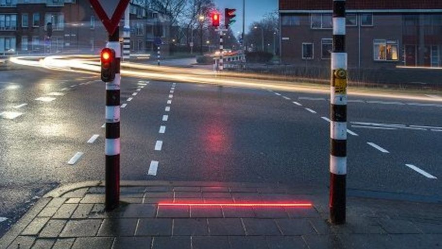 Den hollandske by Bodegraven har gennem længere tid testet trafiklys, der er designet til smartphonebrugere. Foto: HIG Traffic Systems