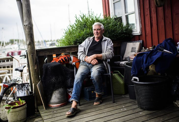 Helge Rasmussen er 79 år og pensionist. Han fortæller, at han er lige ligeså gammel som mange af skibene i havnene. Foto: Jonas Olufson