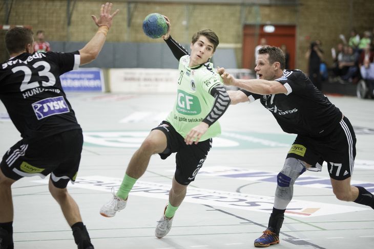 Også Jens Erik Roepstorffs søn, Oliver, spiller håndbold - her for Nordsjælland Håndbold mod BSV. Foto: Lasse Kofod