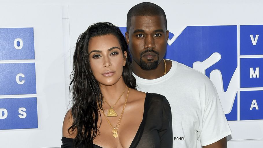 Kanye West og Kim Kardashian skal angiveligt være forældre igen. Foto: AP